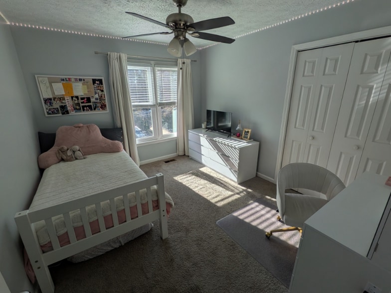 Building Photo - 5845 Shadewater Dr