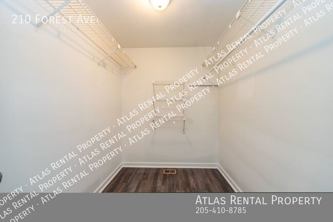 Building Photo - 210 Forest Ave