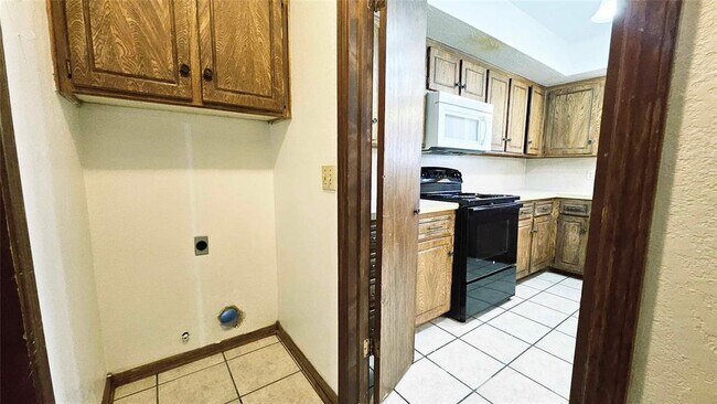 Building Photo - 10417 Fairfax Ln