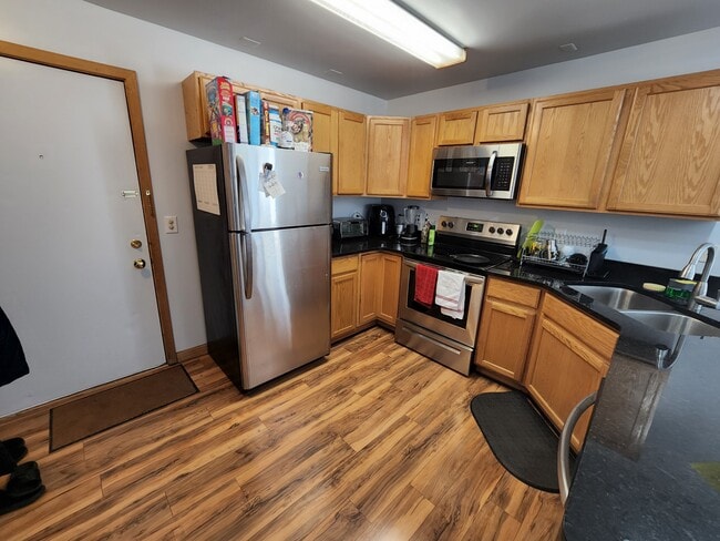 Building Photo - 818 Brown St