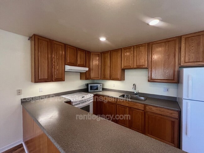 Building Photo - 3884 Bayview Cir