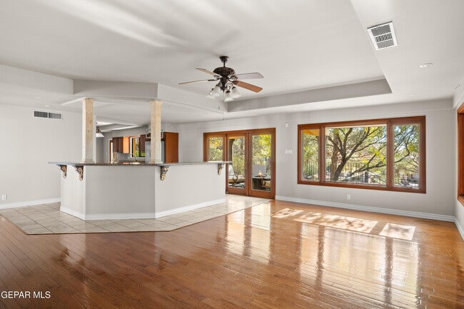 Building Photo - 6204 Pinehurst Dr