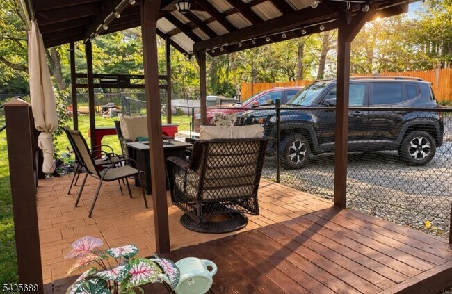 Building Photo - 9 Bermingham Ln