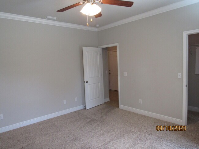 Building Photo - 173 Whitman Way