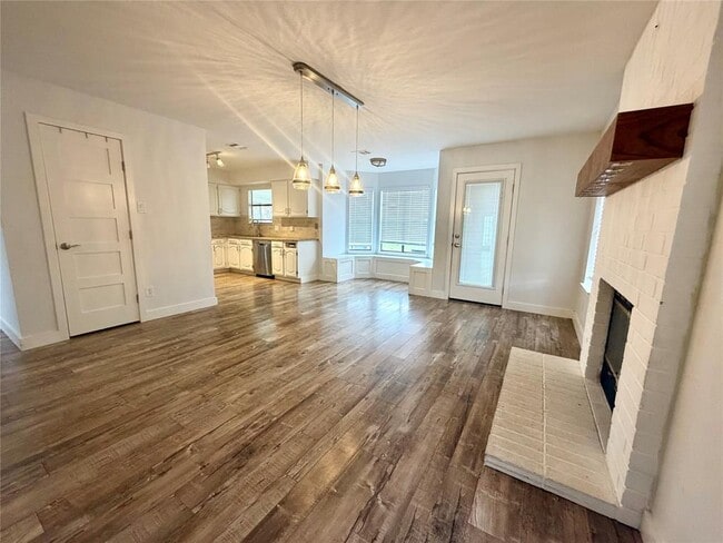 Building Photo - 17844 Park Valley Dr