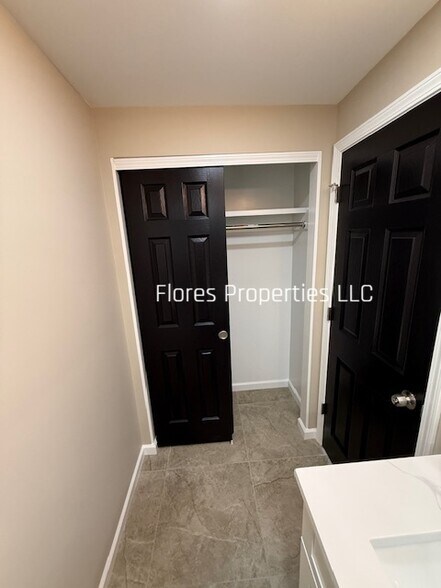Building Photo - 1413 Cranwood Dr