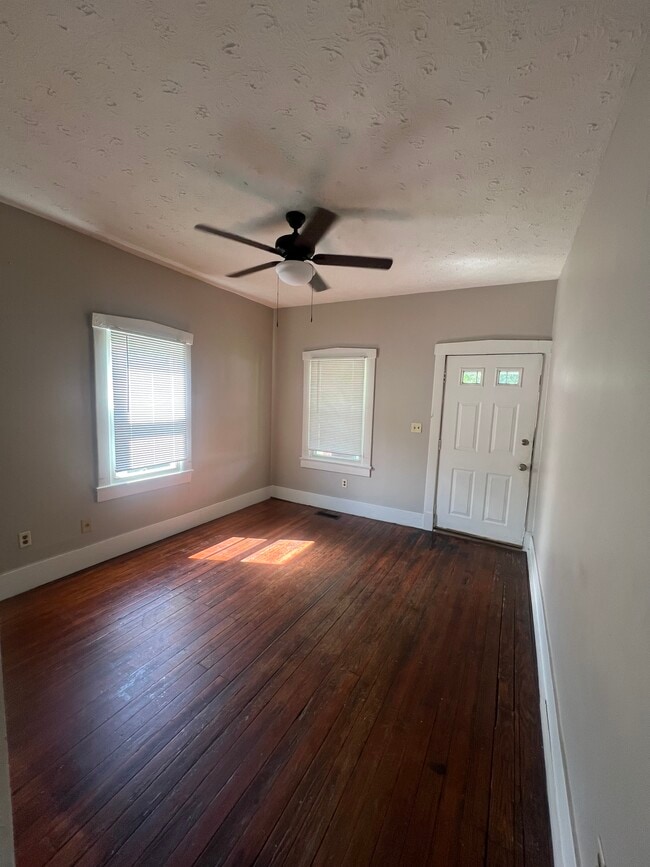 Building Photo - 4014 Greenwood Ave