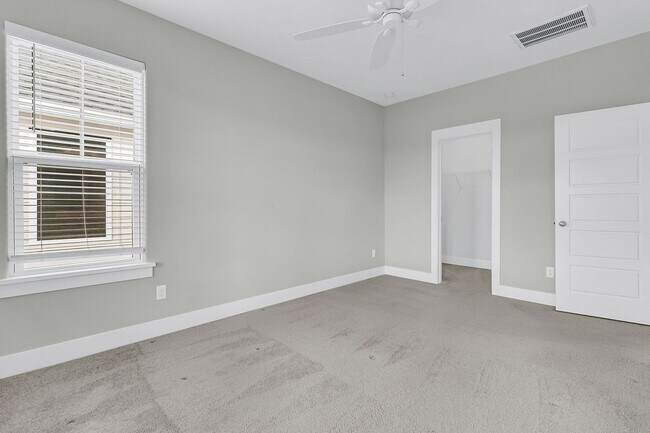 Building Photo - Charming Charleston Home in the Heart of M...