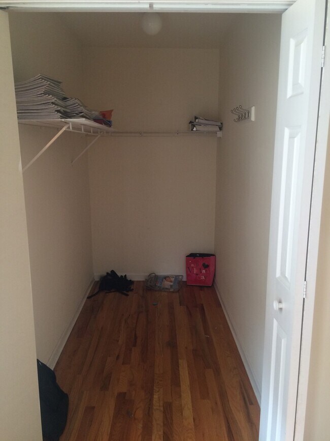 Building Photo - 1318 N Cleaver St