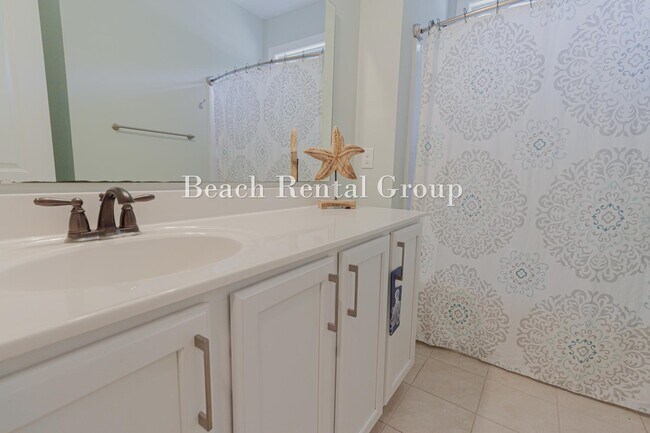 Building Photo - 2402 Via Palma Dr