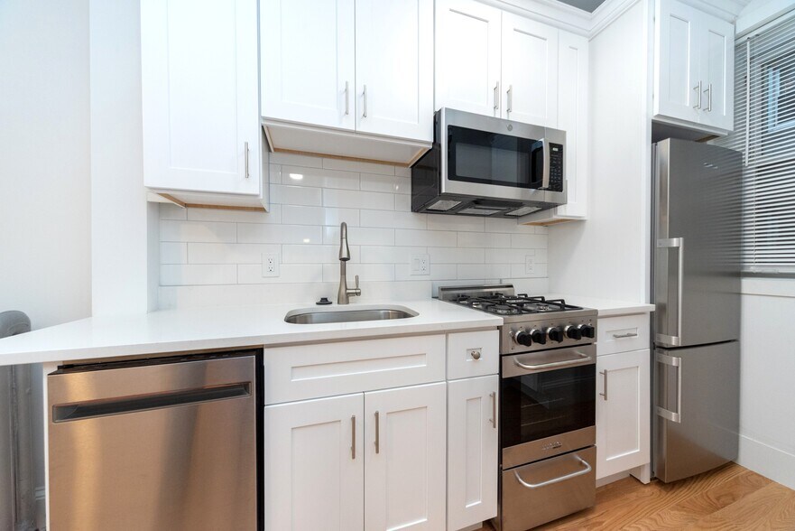 Building Photo - 89 Park Dr