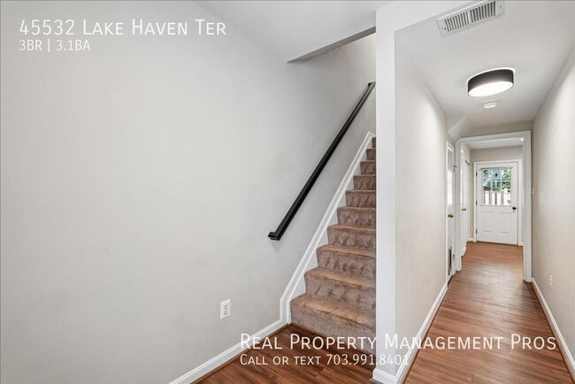 Building Photo - 45532 Lake Haven Terrace