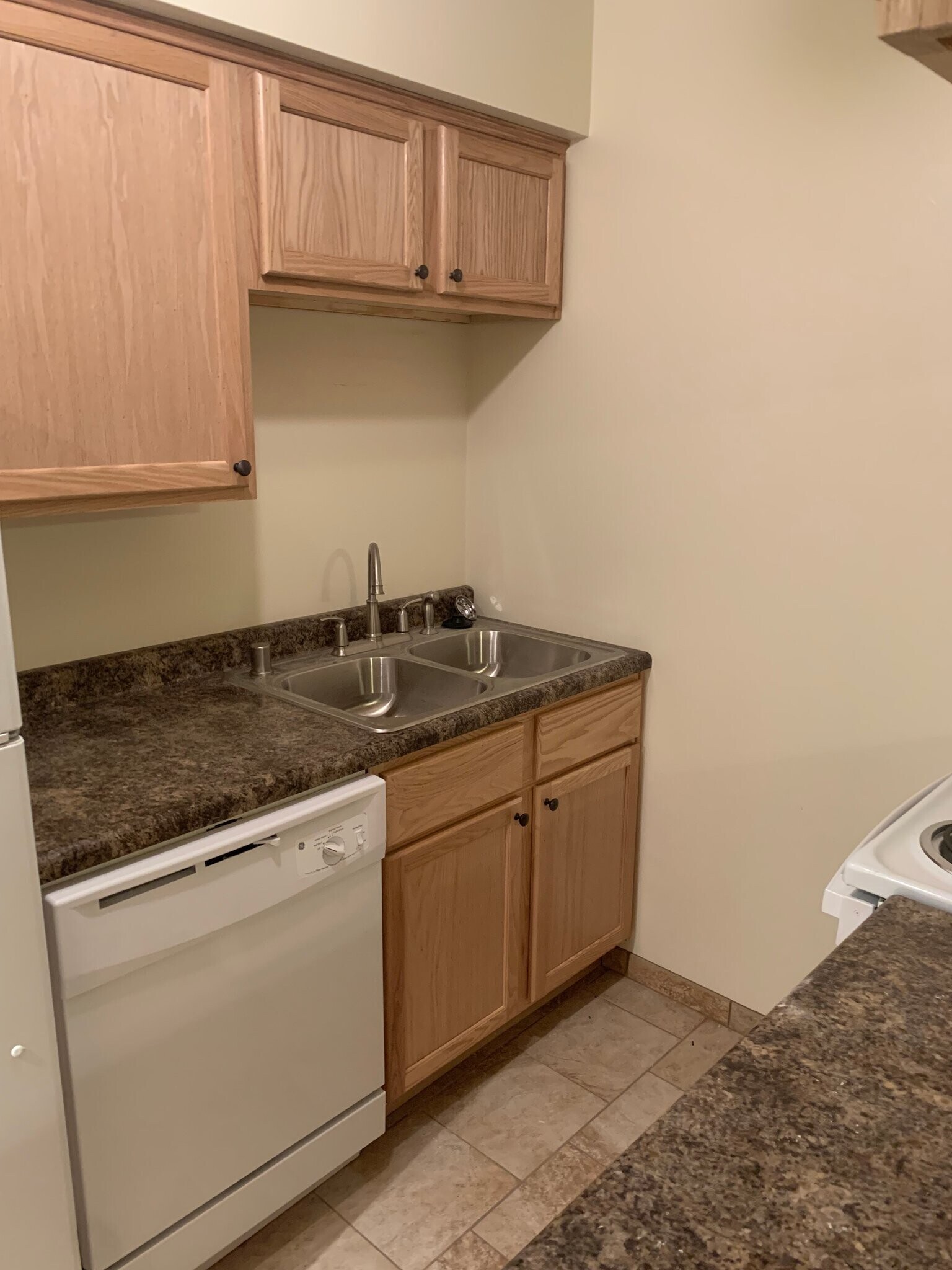 Building Photo - 689 Snelling Ave S