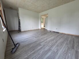 Building Photo - 431 W Pierce Ave