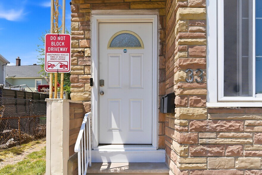 Entrance - 33 Lafayette St