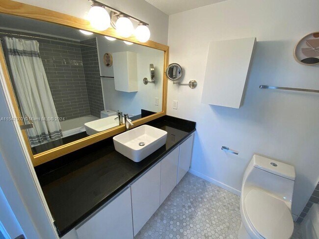 Building Photo - 3500 Coral Wy