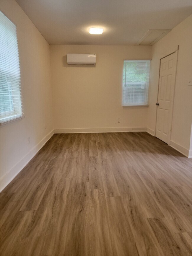 Building Photo - 131 W 2nd Ave