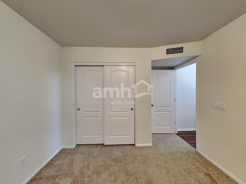 Building Photo - 9325 E Oro Ave