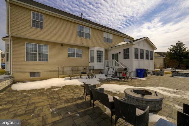 Building Photo - 601 Crossover Ct