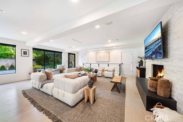 Building Photo - 760 S San Rafael Ave