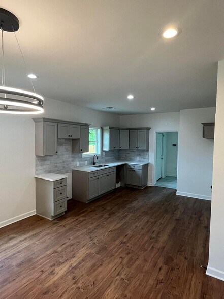 Building Photo - 898 Faxon Ave