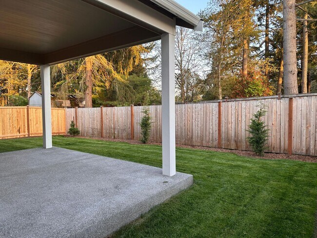 Building Photo - Beautiful Spanaway Home! Apply Today