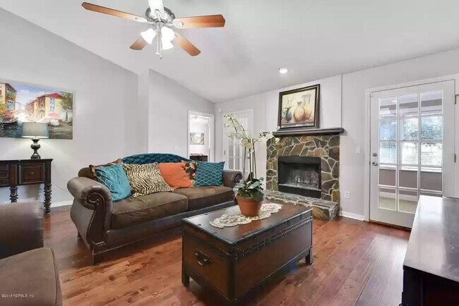 Building Photo - 8563 Wyndhurst Dr