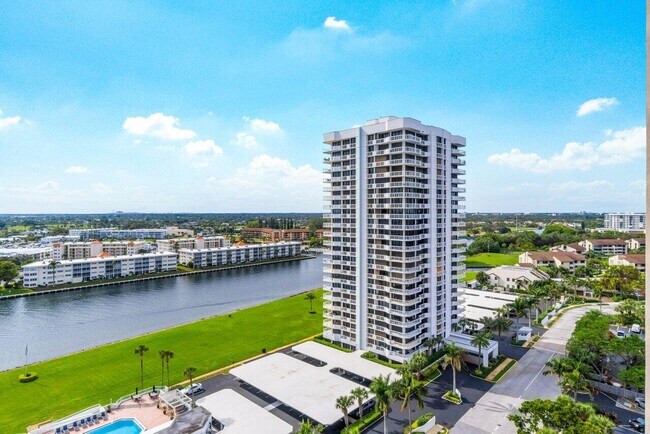 Building Photo - 108 Lakeshore Dr