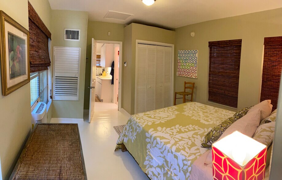 Building Photo - 3084 Jefferson St