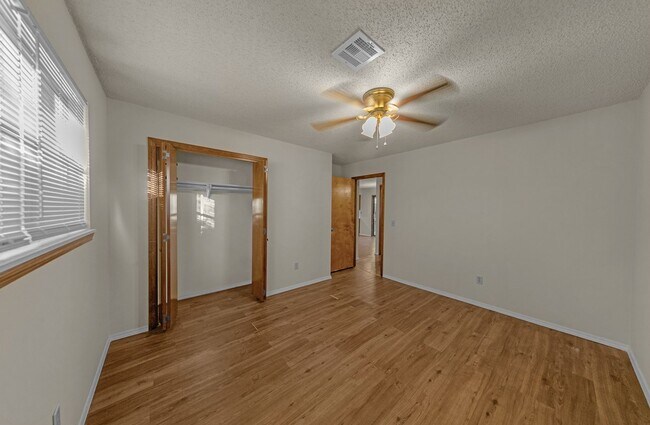 Building Photo - Great 2 Bed /1 Bath Downtown Bentonville