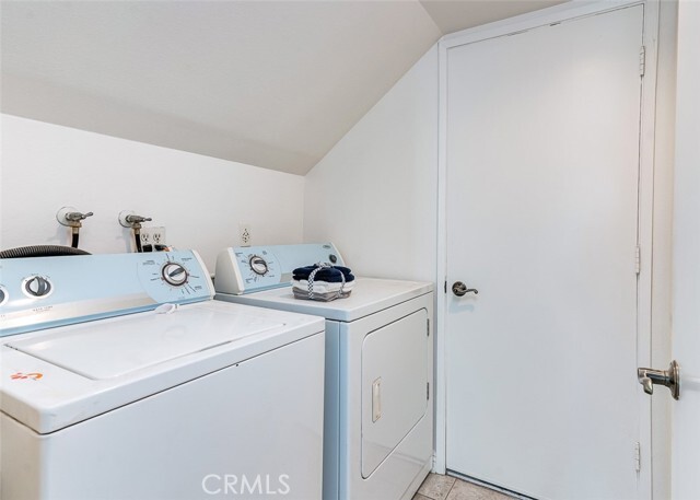 Building Photo - 23 Blazing Star