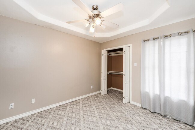 Building Photo - 1000 Ranchway Dr
