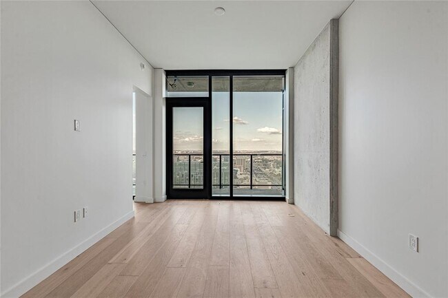 Building Photo - 610 Davis St