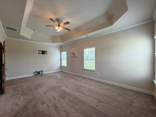 Building Photo - 61 N Village Cir