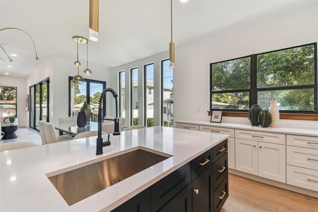 Building Photo - 4717 W Oklahoma Ave