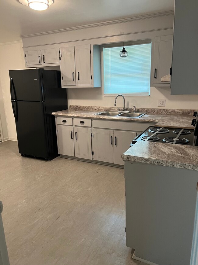 Building Photo - 915 Sandpiper Ln