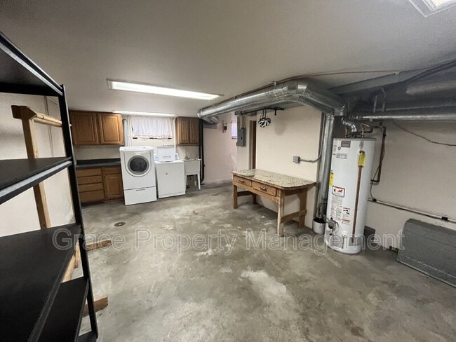 Building Photo - 343 S Clarkson St