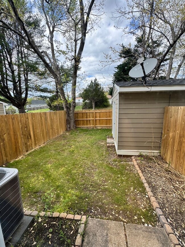 Building Photo - Spacious 3 Bed 2.5 Bath in Henrico/West End