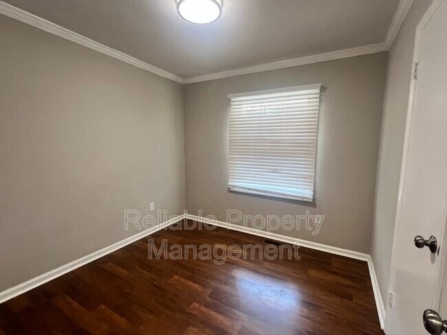 Building Photo - 222 Oakdale Ave