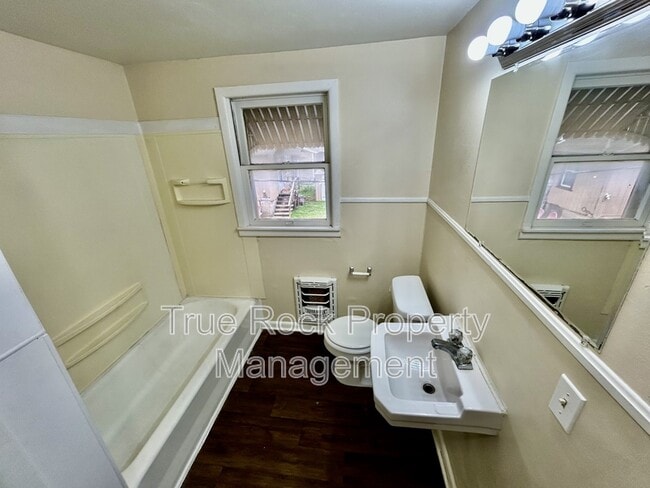 Building Photo - 427 S Center Ave