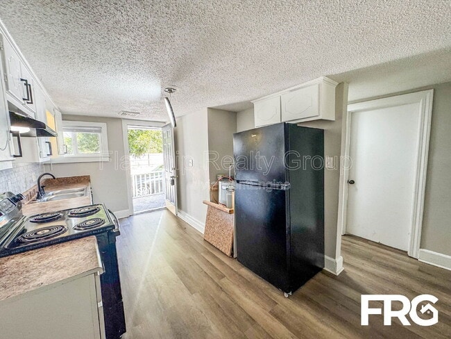 Building Photo - 600 Howell St