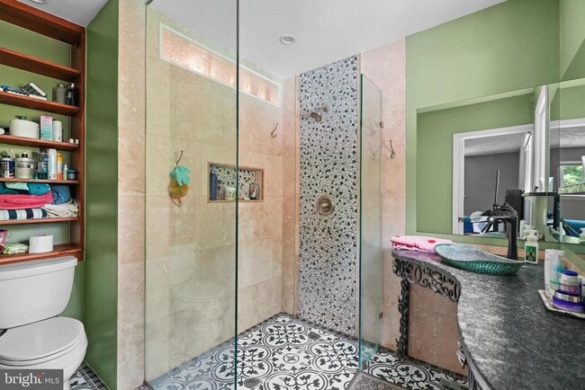 Building Photo - 5400 Woodlyn Ct