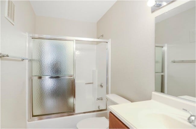 Building Photo - SPECTACULAR OCEAN CLOSE CONDO!!!!