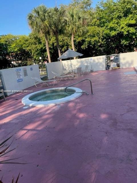 Building Photo - 2701 Riverside Dr