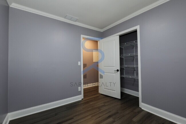 Building Photo - Charming 4-Bed, 2-Bath Gem in Atlanta's He...