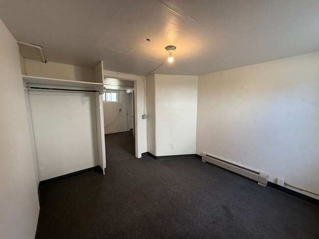 Building Photo - Three bedrooms, one bathroom, pet friendly, one car detached garage!