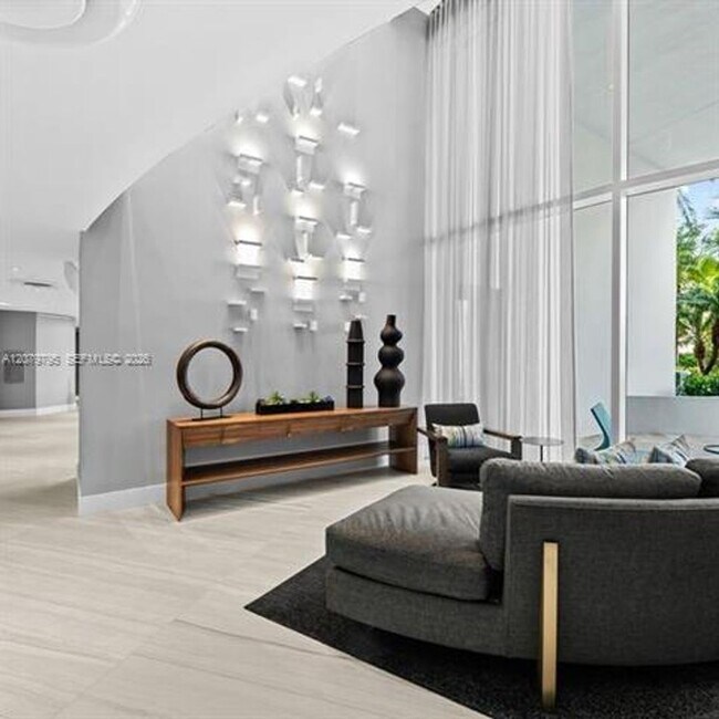 Building Photo - 333 Las Olas Way