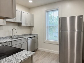 Building Photo - Newly Renovated 3 Bedroom 2 Bathroom Apartment in Prime Location - Washer/dryer in unit!