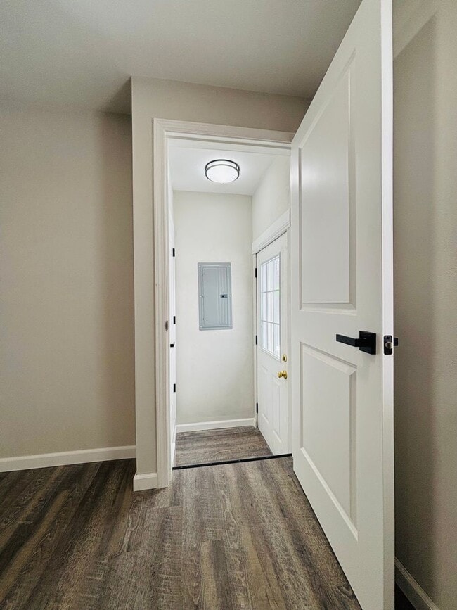 Building Photo - Remodeled 3 bedroom home- available now!