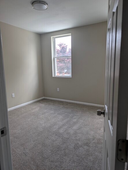 Building Photo - 4211 Sheldon Ave